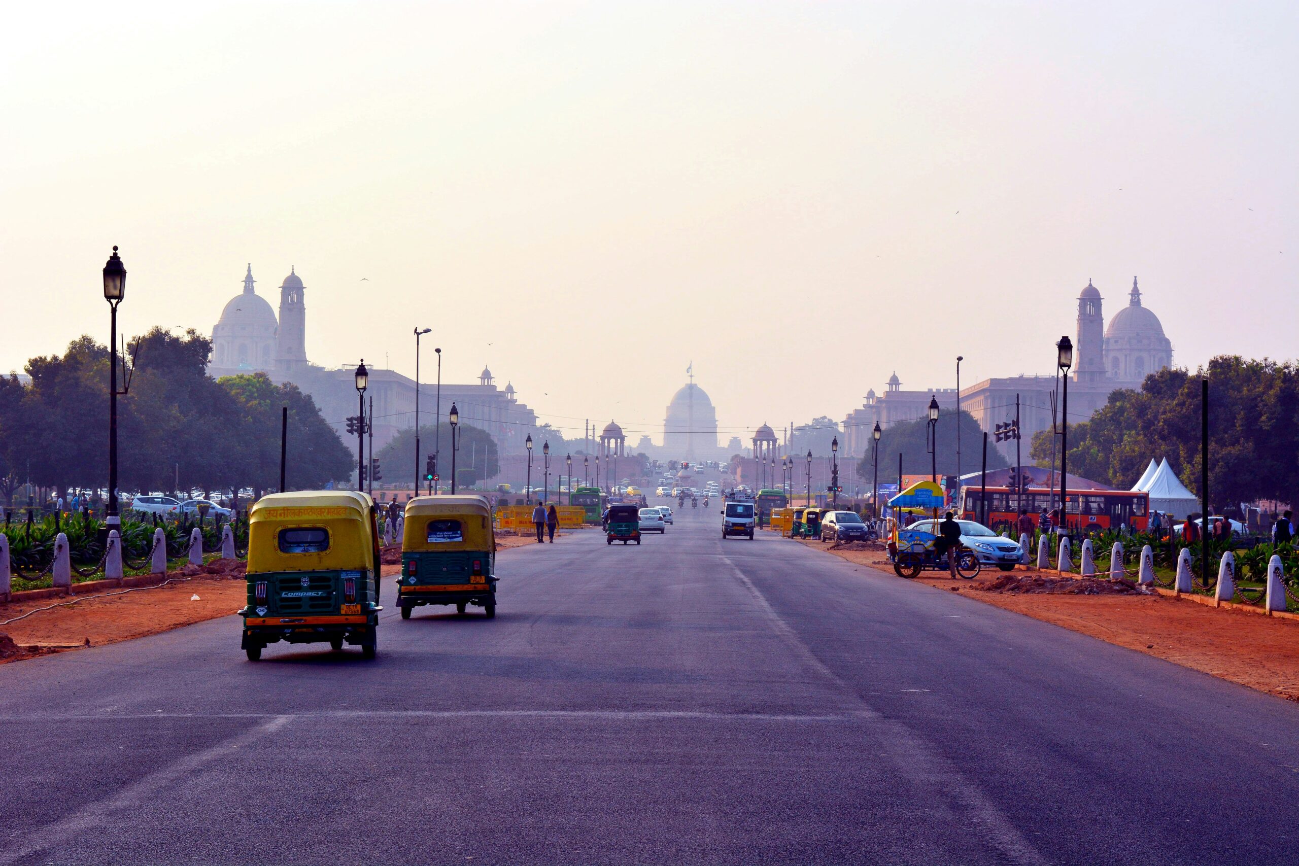 Dehradun to delhi taxi